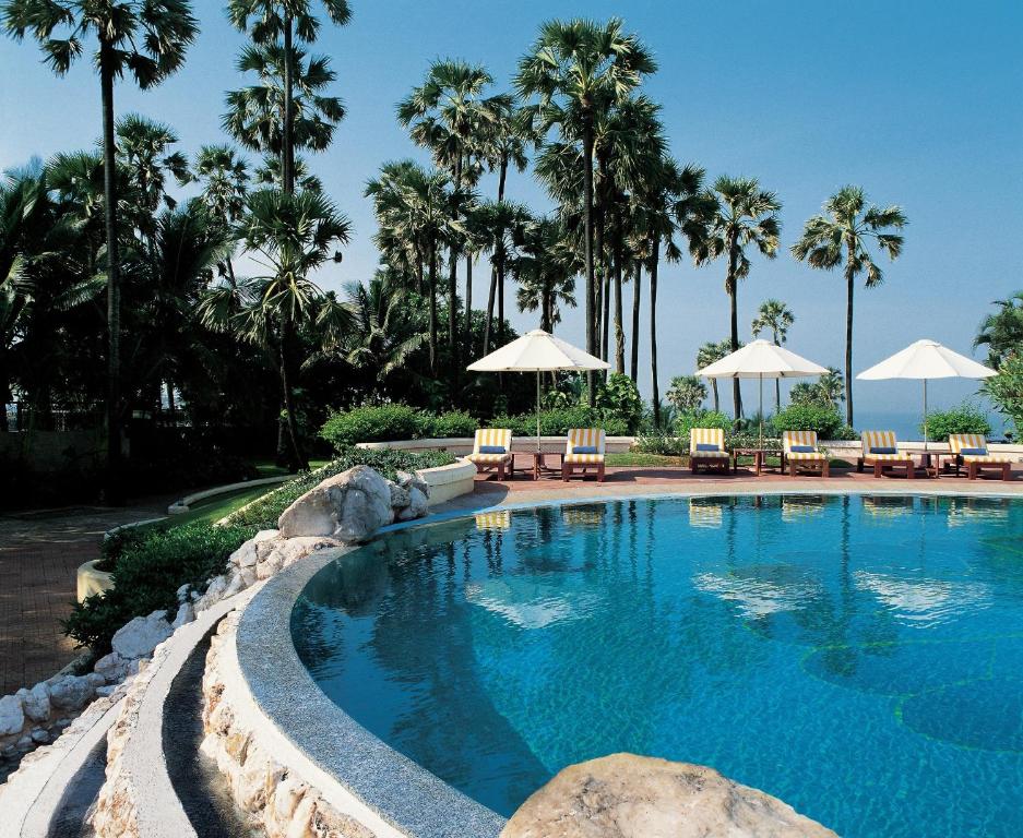 Bazén v ubytování Taj Lands End nebo v jeho okolí