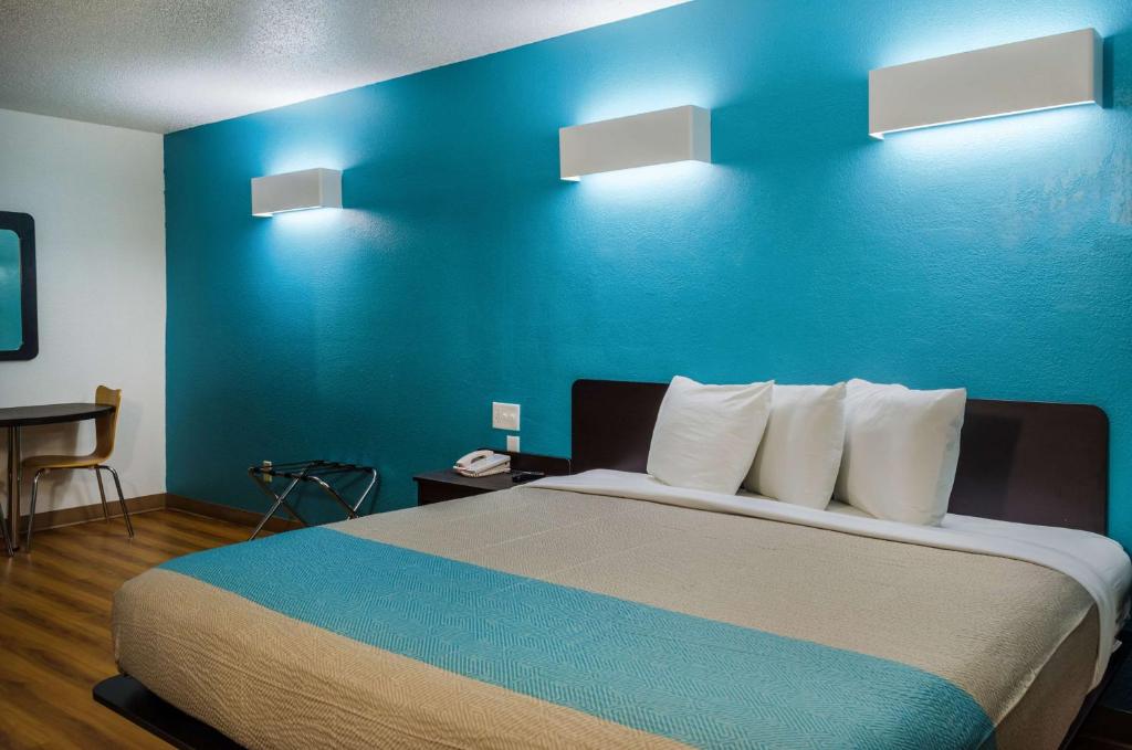 Motel 6-Mobile, AL - Quarto Queen Deluxe
