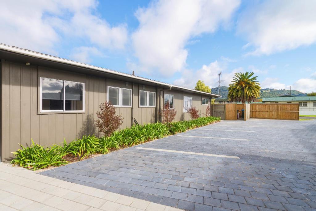 Red Rock Thermal Motel - Mineral Pool - Resim 7