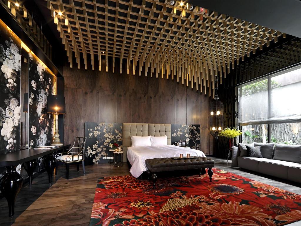 a bedroom with a bed and a living room at Shuei Wu Villa in Taichung