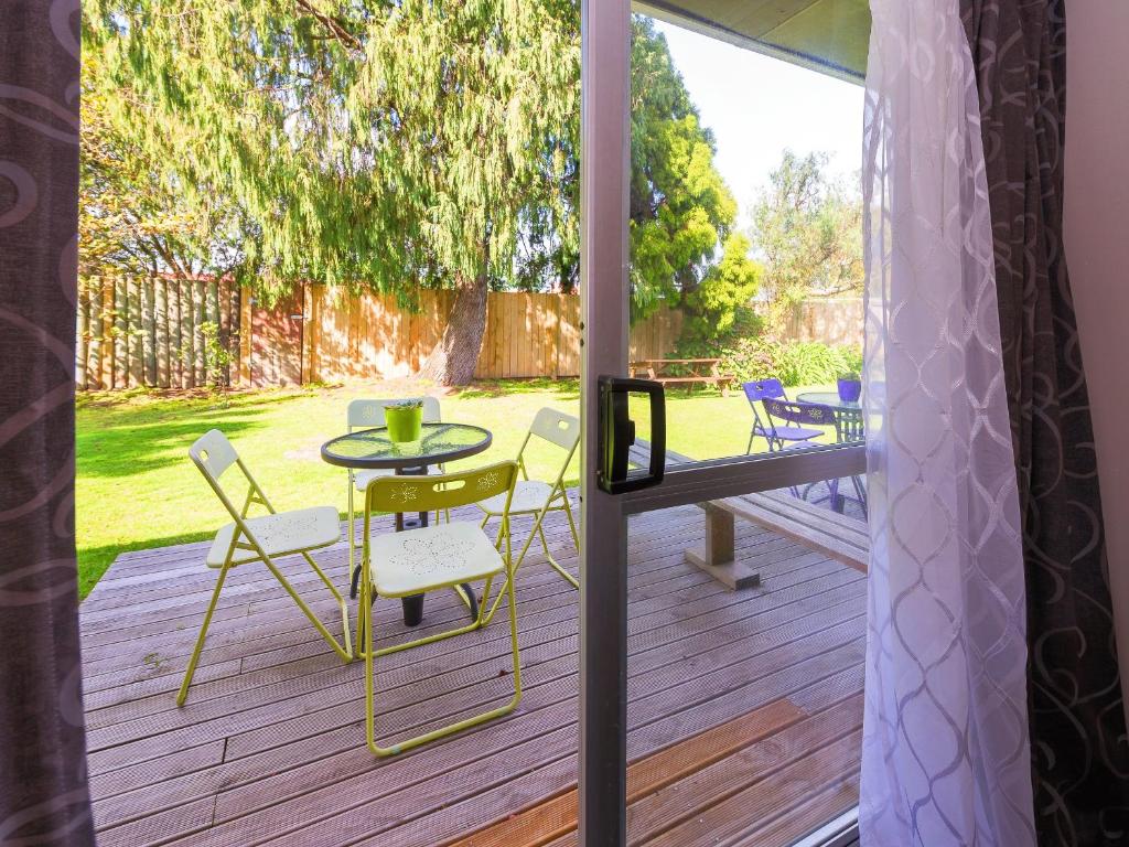 Red Rock Thermal Motel - Mineral Pool - Resim 37