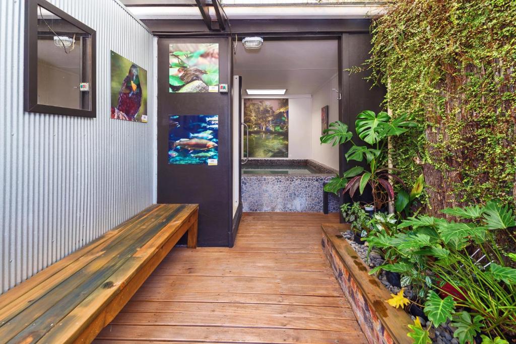 Red Rock Thermal Motel - Mineral Pool - Resim 40