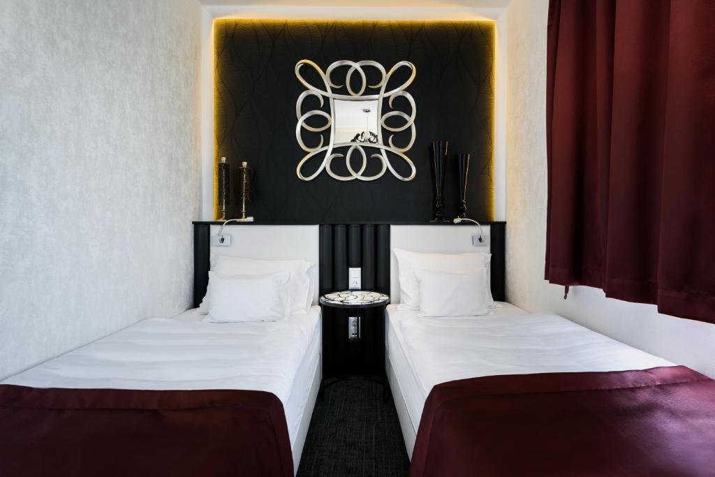 
Black & White Standard
