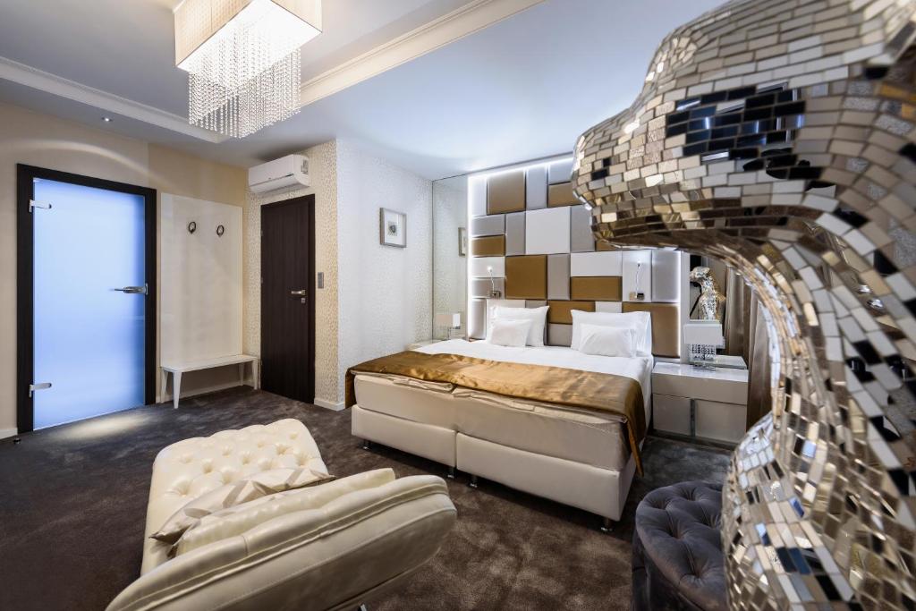 Postel nebo postele na pokoji v ubytování RQ Boutique & Unique Hotel