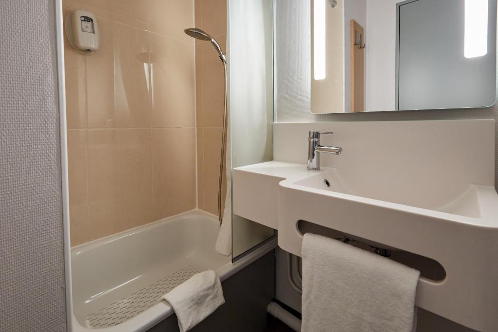 Koupelna v ubytování B&B HOTEL Cherbourg