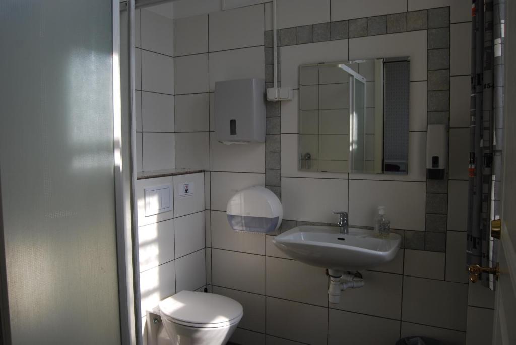 Halmstad Hotell & Vandrarhem Kaptenshamn - Vierbettzimmer Mit Eigenem Bad