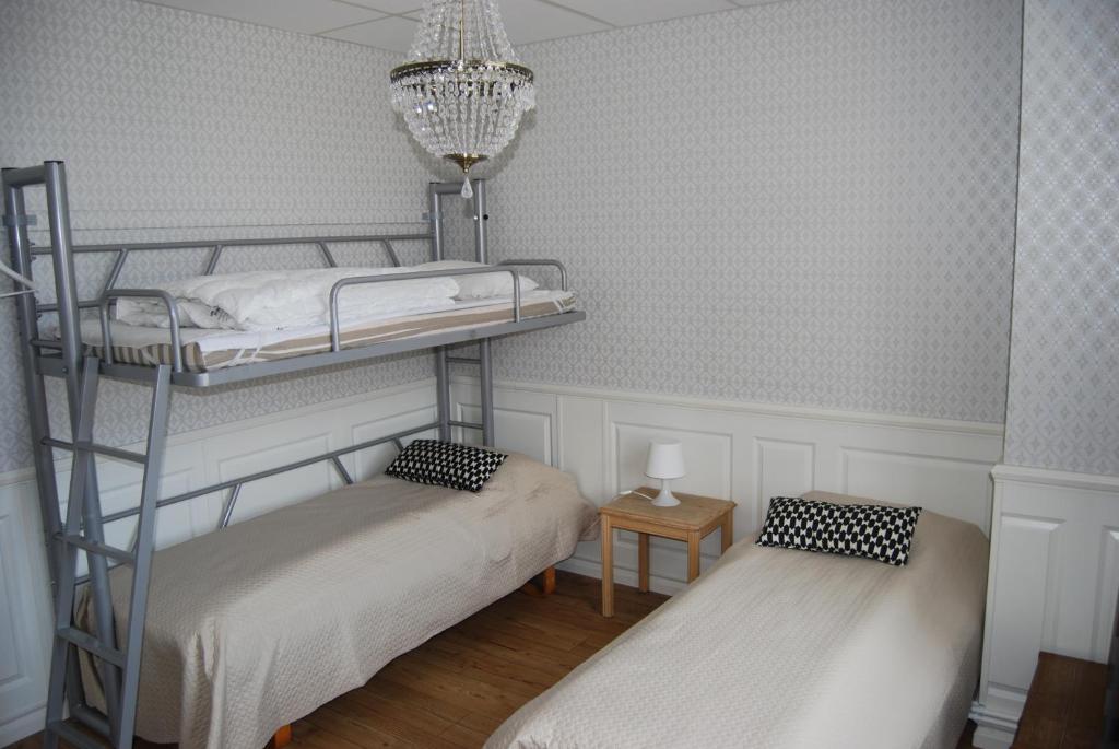 Halmstad Hotell & Vandrarhem Kaptenshamn - Dreibettzimmer Mit Eigenem Bad