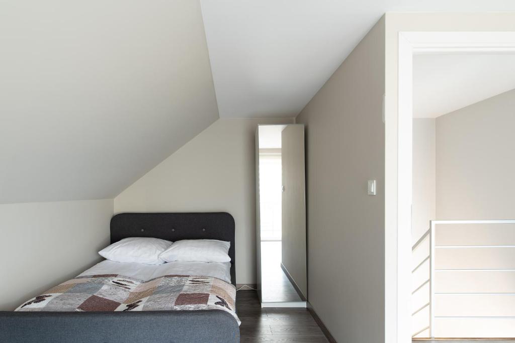 Posteľ alebo postele v izbe v ubytovaní Apartamenty.in Jastrzębia Góra