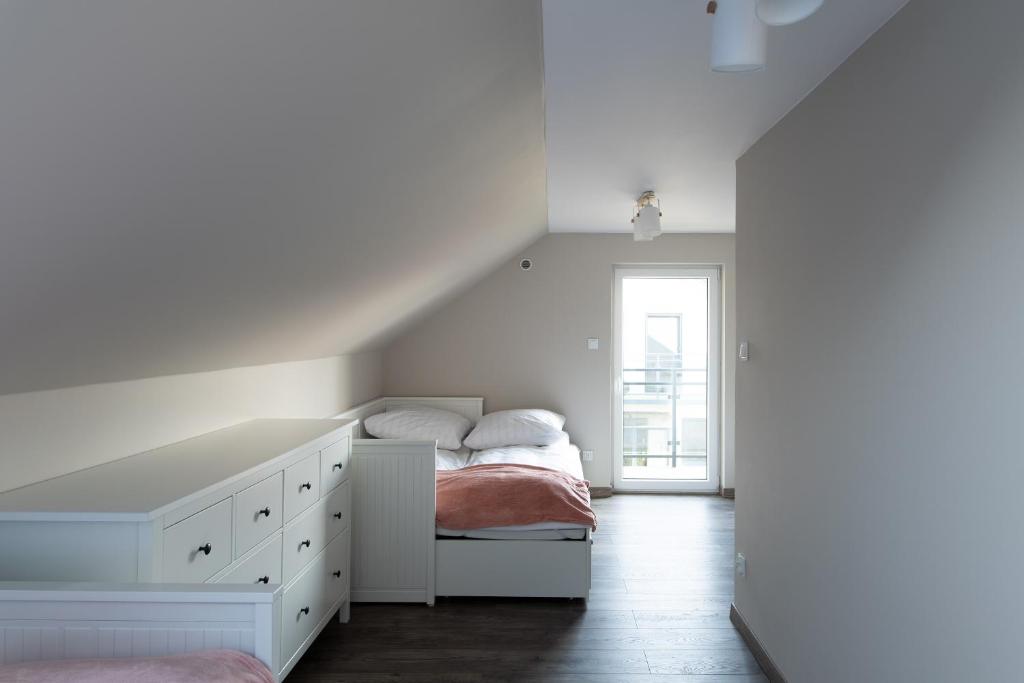 Posteľ alebo postele v izbe v ubytovaní Apartamenty.in Jastrzębia Góra