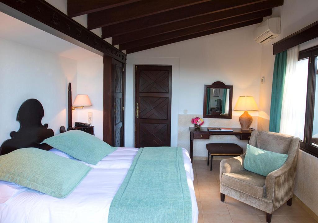 Postel nebo postele na pokoji v ubytování Hotel Bendinat