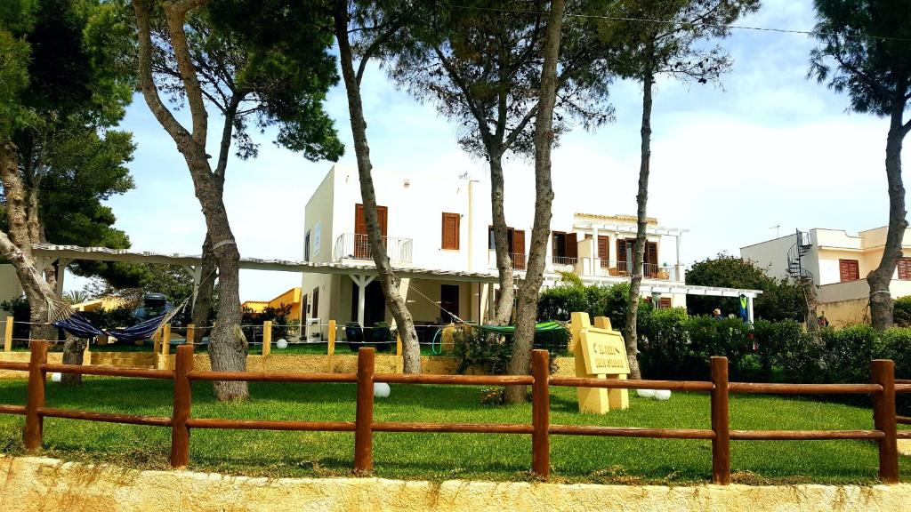 A garden outside La Perla dello Stagnone