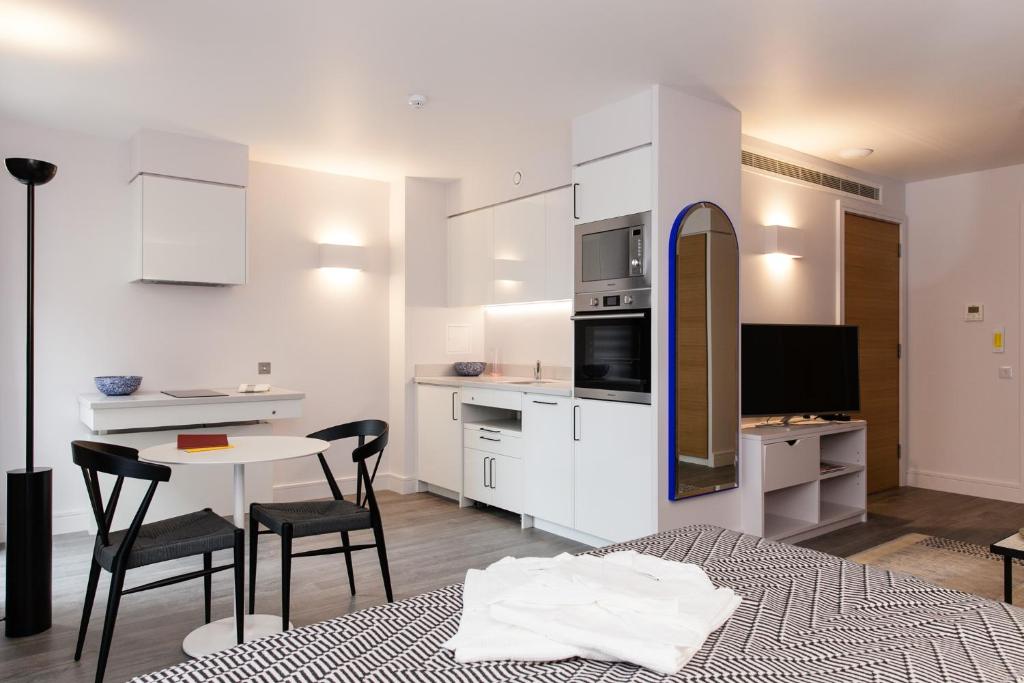 Rockwell East-Tower Bridge - Resim 25