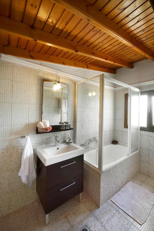 Koupelna v ubytování Sani Beach Villa