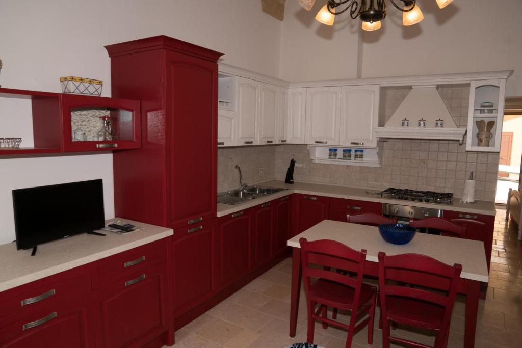 A kitchen or kitchenette at Casa Jacqueline al borgo