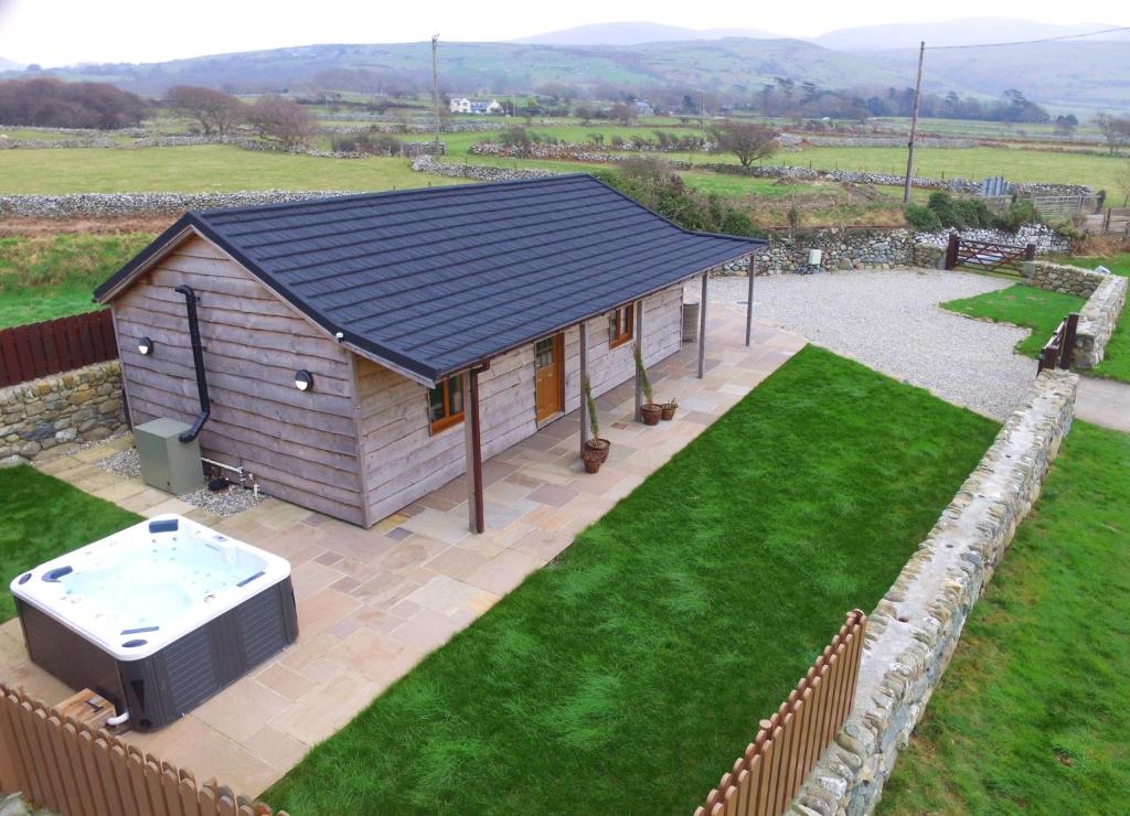 Gallery image of Enlli Lodge in Llanddwywe