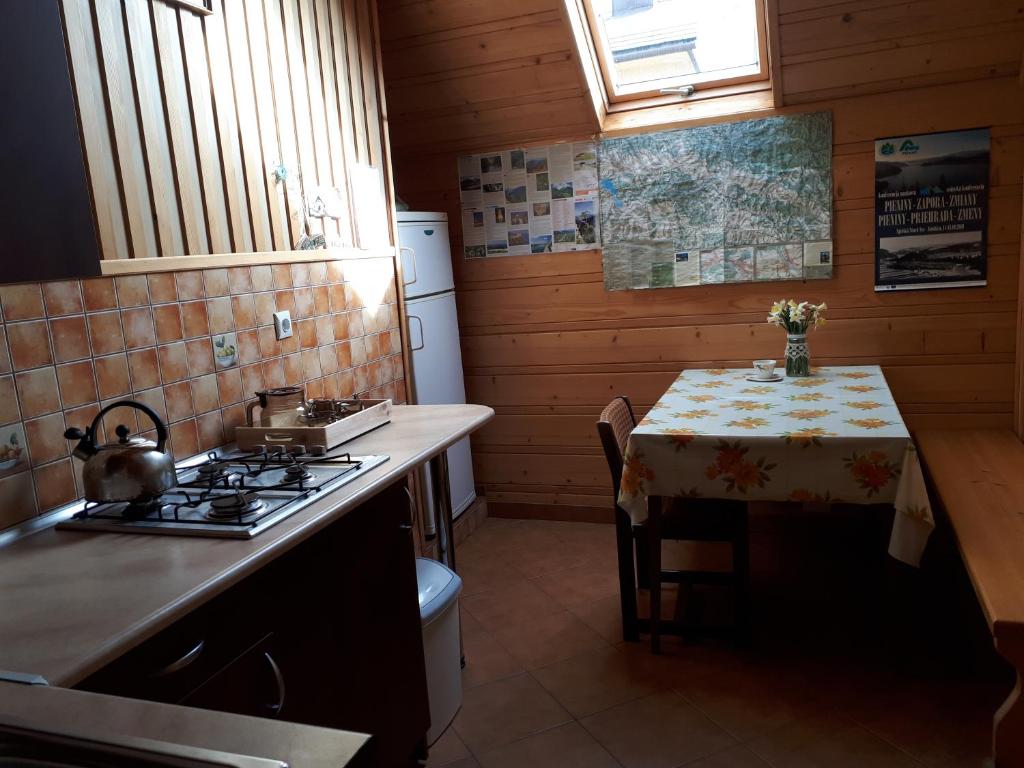 Kuchyňa alebo kuchynka v ubytovaní Noclegi u Zosi