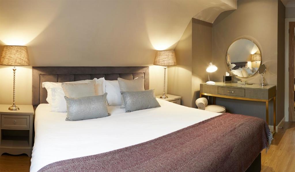 Five Star Stays - Three-Bedroom House