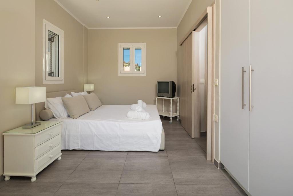Posteľ alebo postele v izbe v ubytovaní Demargia Villa C - Loft Apartment in Zakynthos Town
