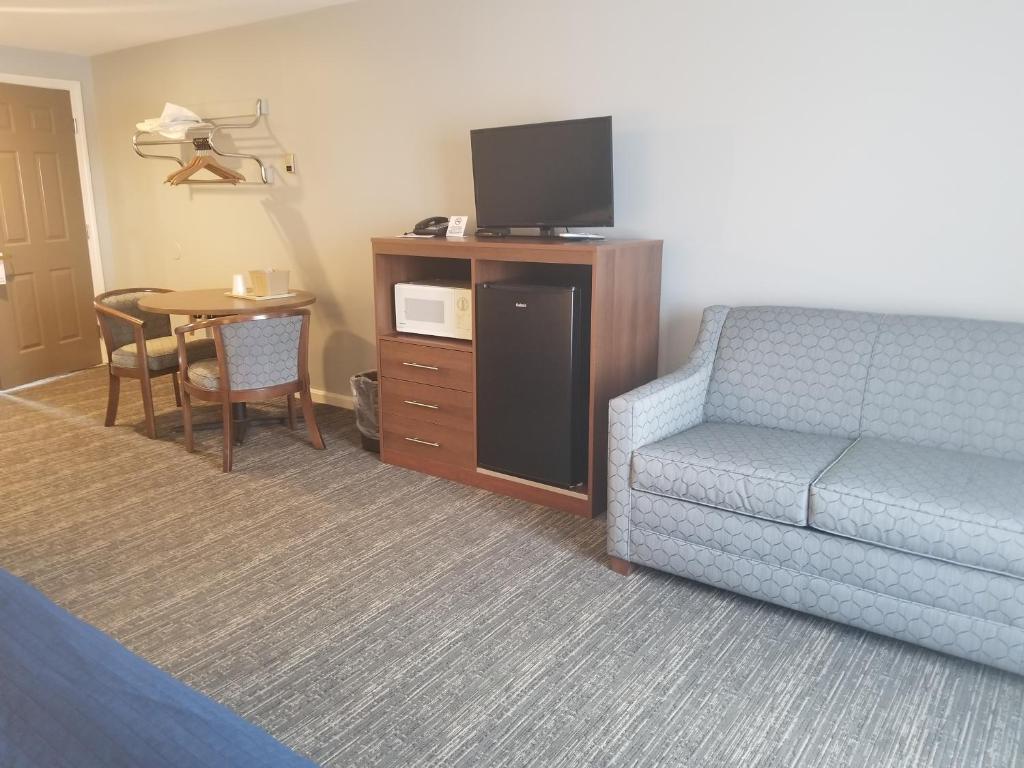 Hampton Village Inn photo