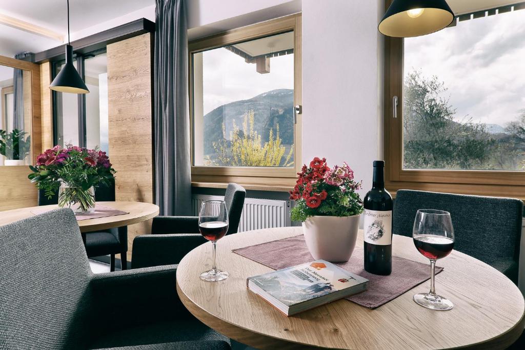 Nespecifikovaný výhled na hory nebo výhled na hory při pohledu z hotelu