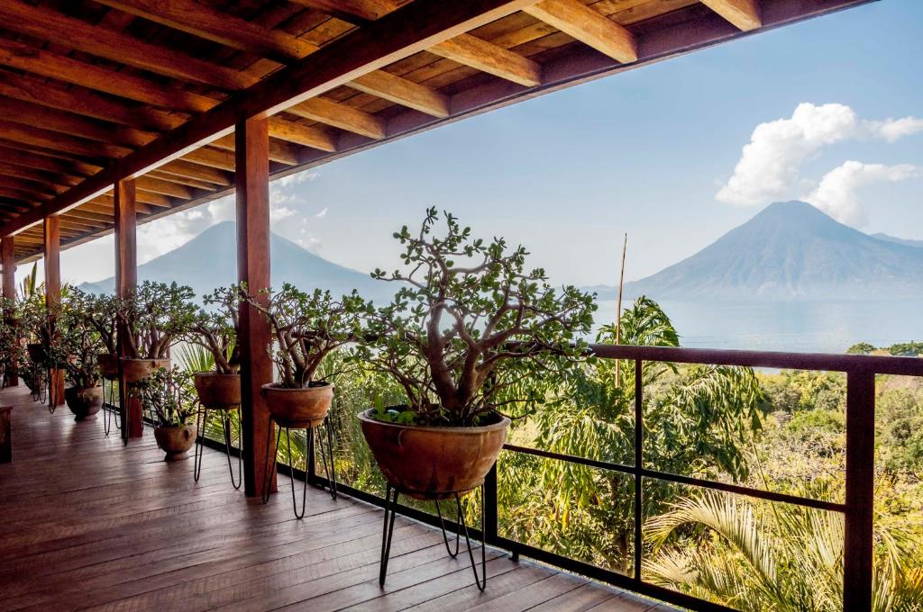 a balcony with potted plants and a view of a mountain at Villa Eggedal in Santa Cruz La Laguna