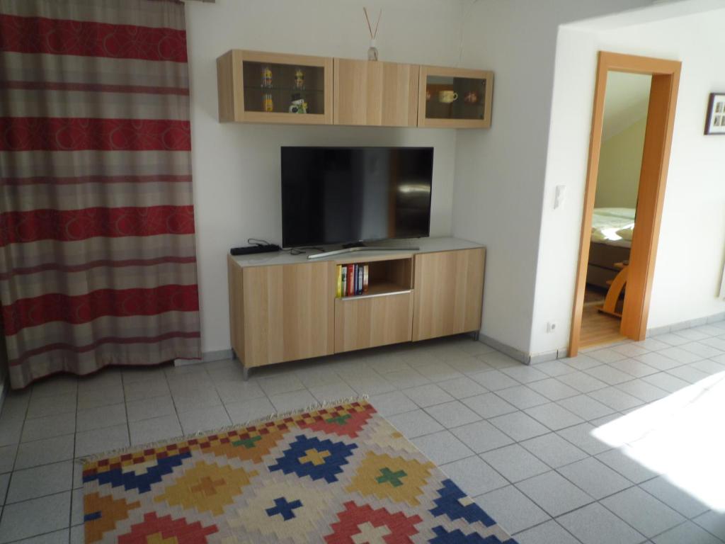 TV a/nebo společenská místnost v ubytování Gartenpension Prosl