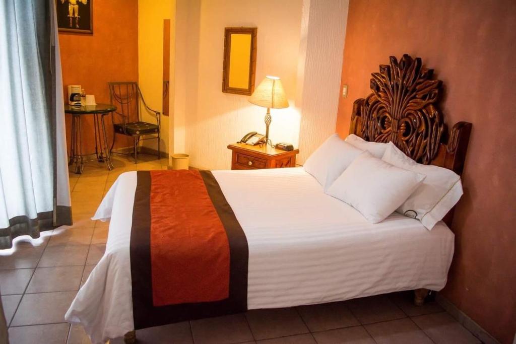 Postel nebo postele na pokoji v ubytování Hotel Real Azteca Boulevard