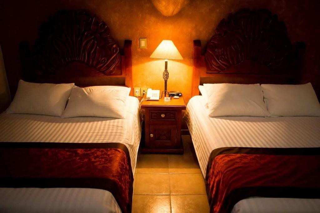 Postel nebo postele na pokoji v ubytování Hotel Real Azteca Boulevard