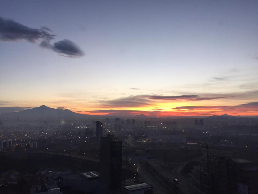 Alba o tramonto visti dall'interno dell'affittacamere o dai dintorni