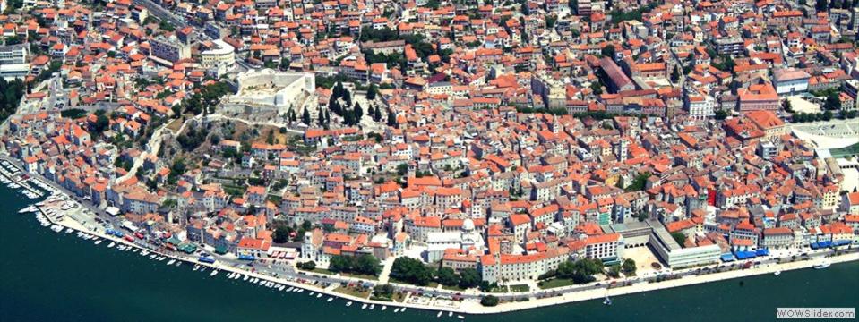 Nespecifikovaný výhled na destinaci Krapanj nebo výhled na město při pohledu z apartmánu
