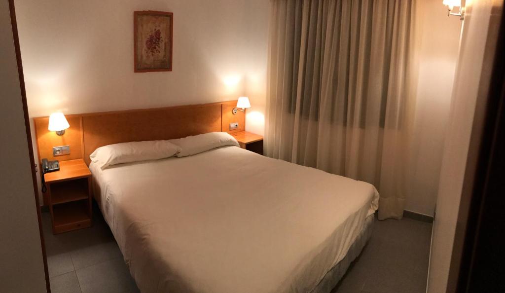 Postel nebo postele na pokoji v ubytování Apartamentos Turísticos Roc Del Castell