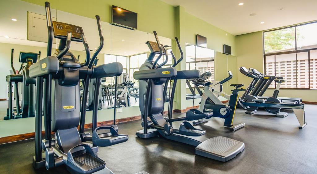 Fitness centrum a/nebo fitness zařízení v ubytování Tamarind Tree Hotel