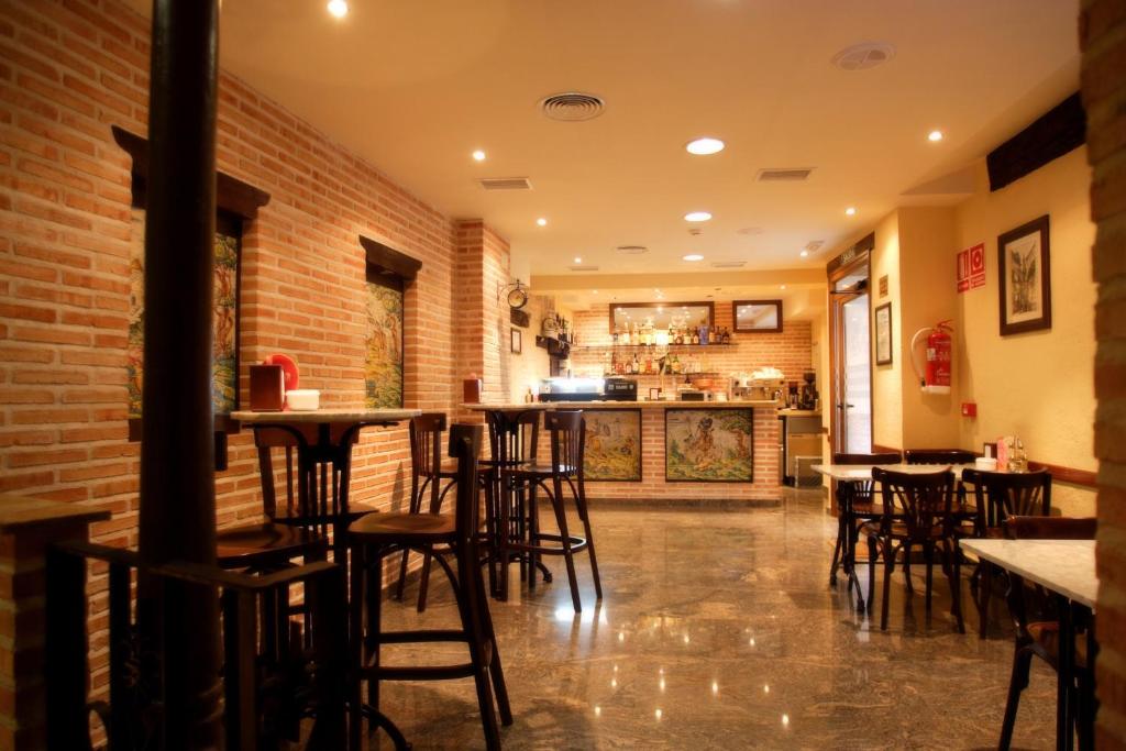 a bar in a restaurant with chairs and tables at Eurico in Toledo