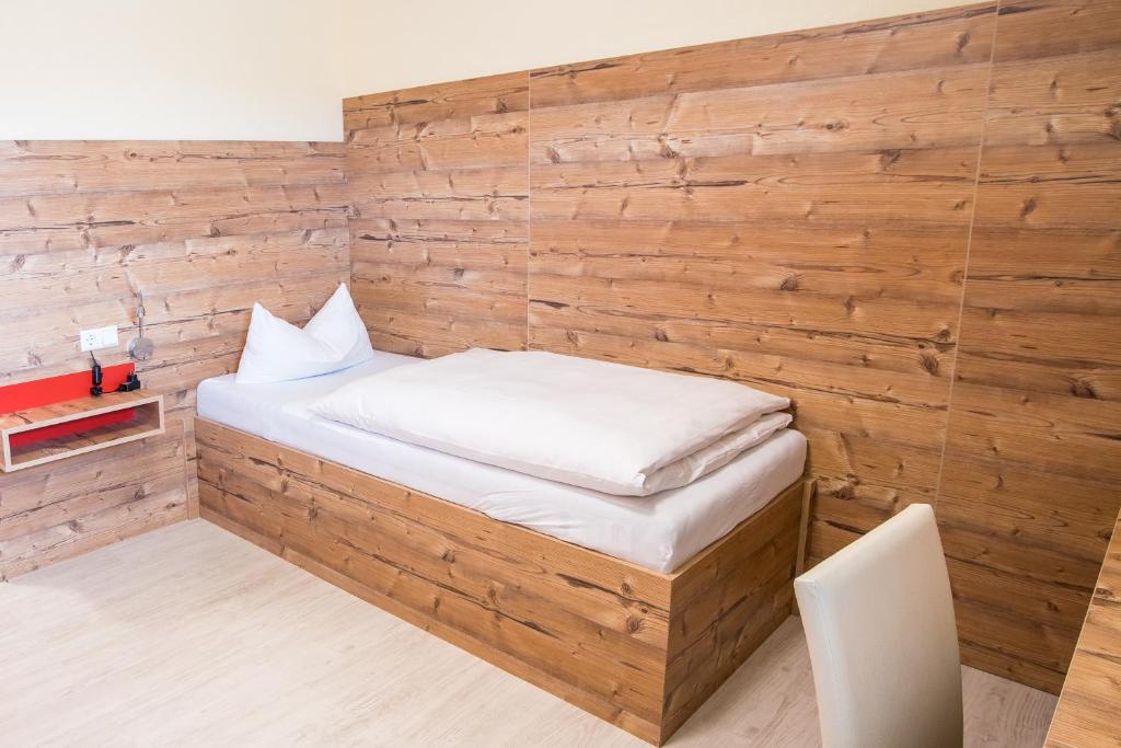 Hotel Schweizerhof - Single Room