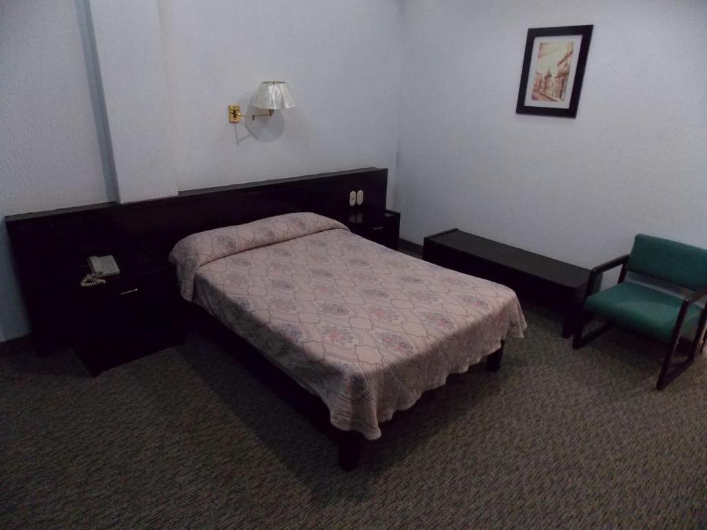 Postel nebo postele na pokoji v ubytování Hotel Real Rex