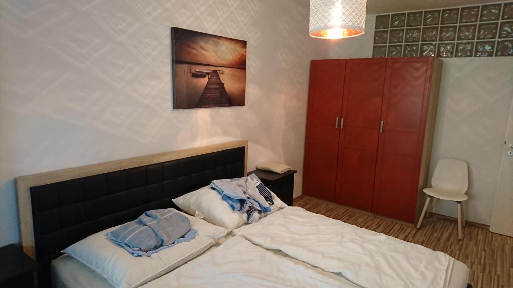 Postel nebo postele na pokoji v ubytování Galerius Golden Beach Apartment