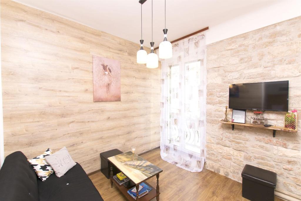 TV a/nebo společenská místnost v ubytování Apartment Nikolina