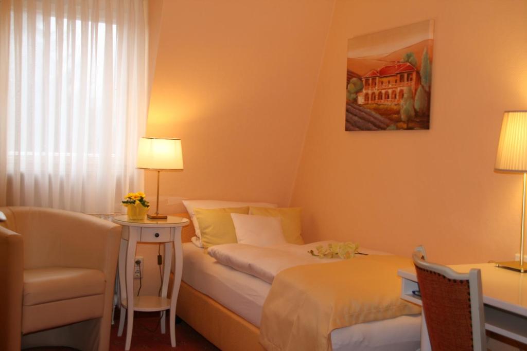 Postel nebo postele na pokoji v ubytování Hotel Modena