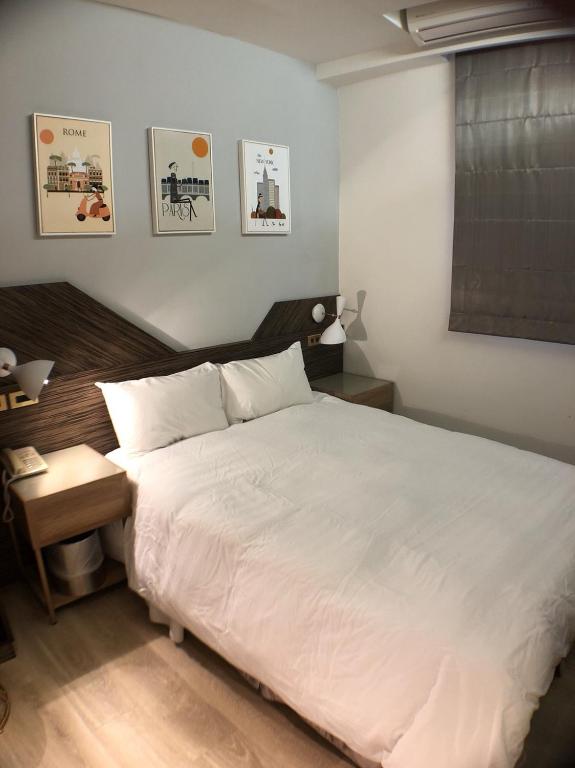 Postel nebo postele na pokoji v ubytování H Hotel