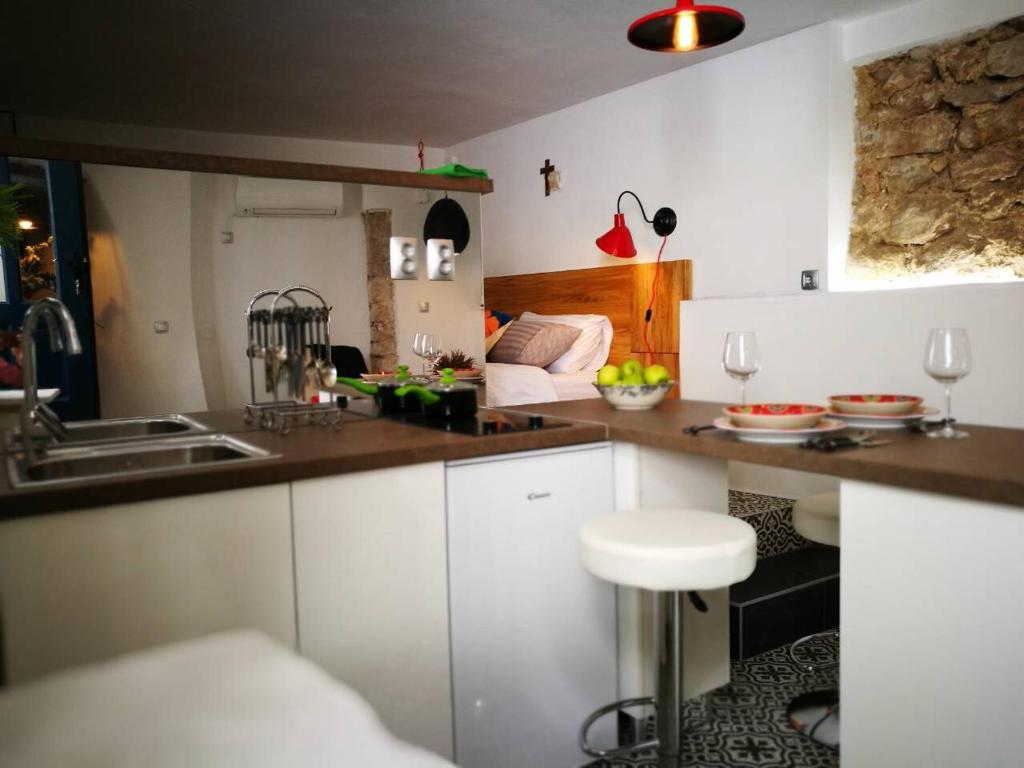 Kuchyň nebo kuchyňský kout v ubytování Cres Studio Till Apartment