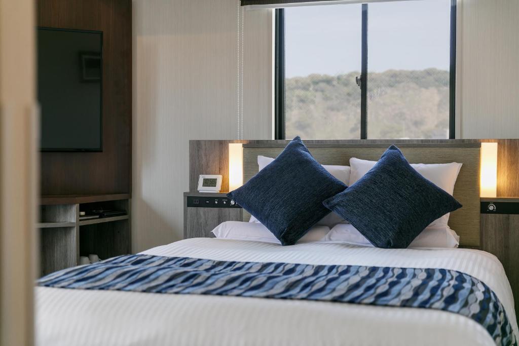Postel nebo postele na pokoji v ubytování Hotel Mystays Kagoshima Tenmonkan Annex