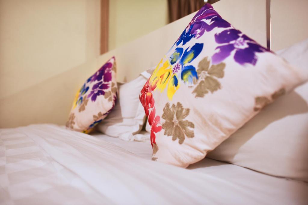 Postel nebo postele na pokoji v ubytování Hotel Mornington Bukit Permata Lumut