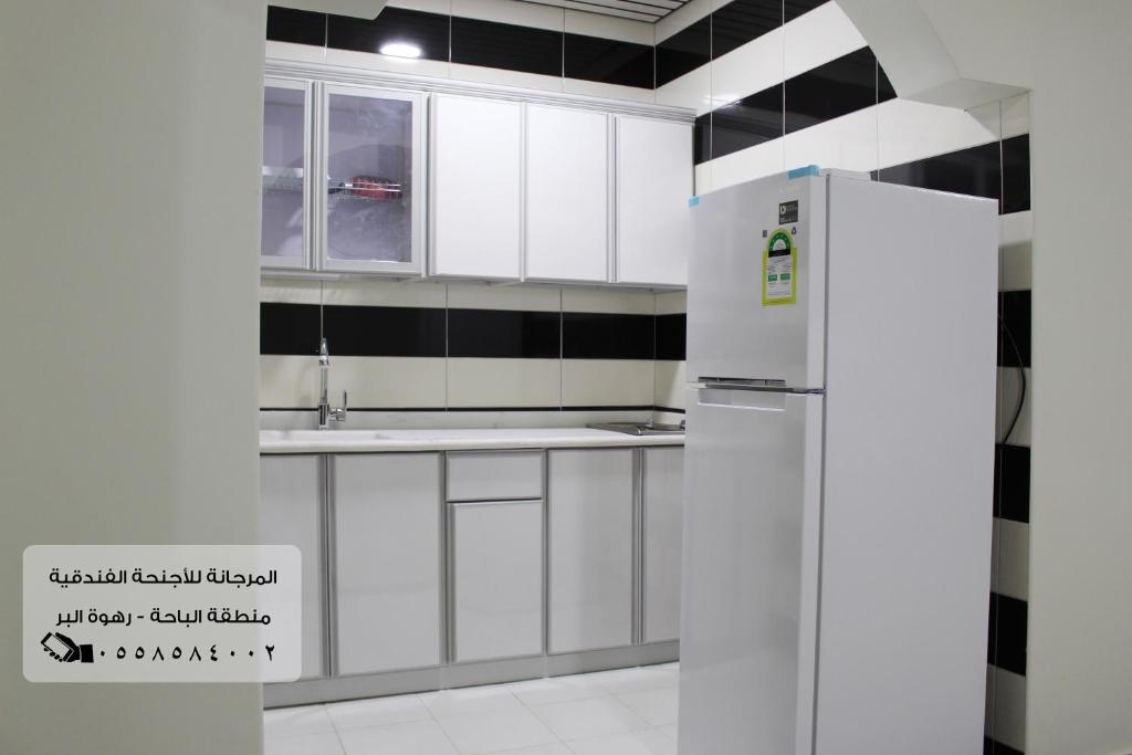 Kuchyň nebo kuchyňský kout v ubytování المرجانة للشقق المفروشه للعائلات Al Murjana Furnished Apartments for Families