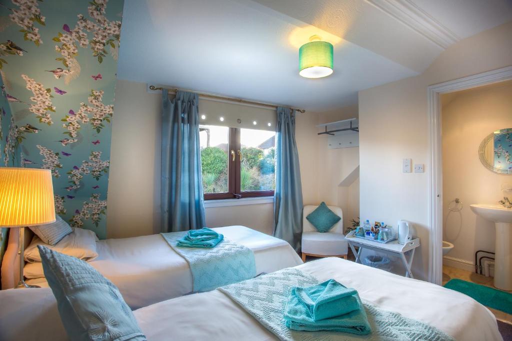 Кровать или кровати в номере Neptunes Rest Guest Hotel