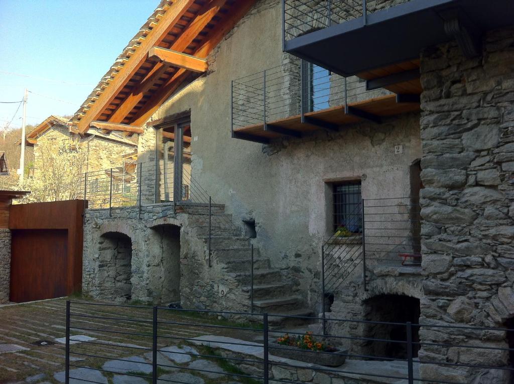 The building in which the country house is located