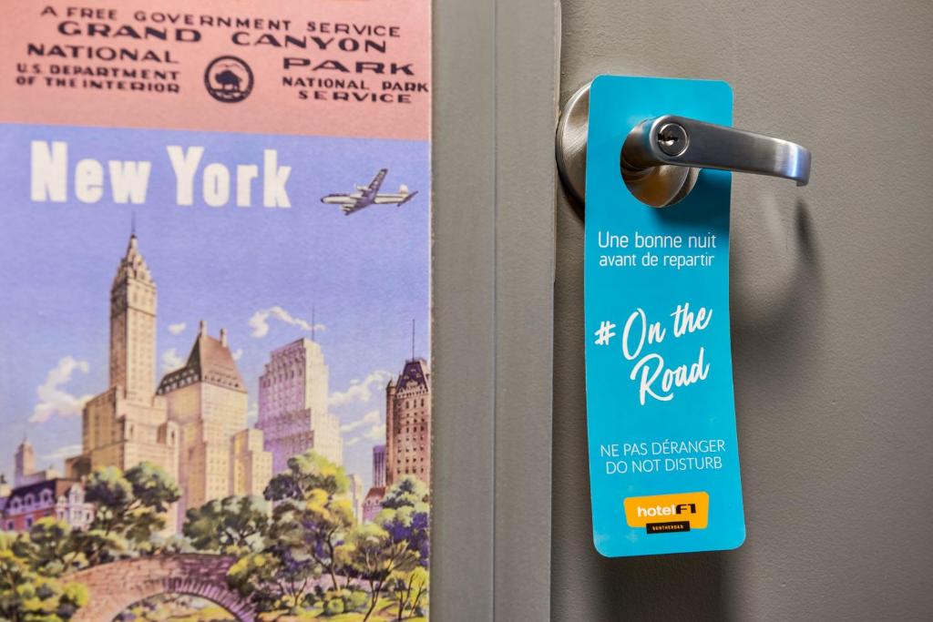 Certifikát, hodnocení, plakát nebo jiný dokument vystavený v ubytování hotelF1 Toulouse Aéroport