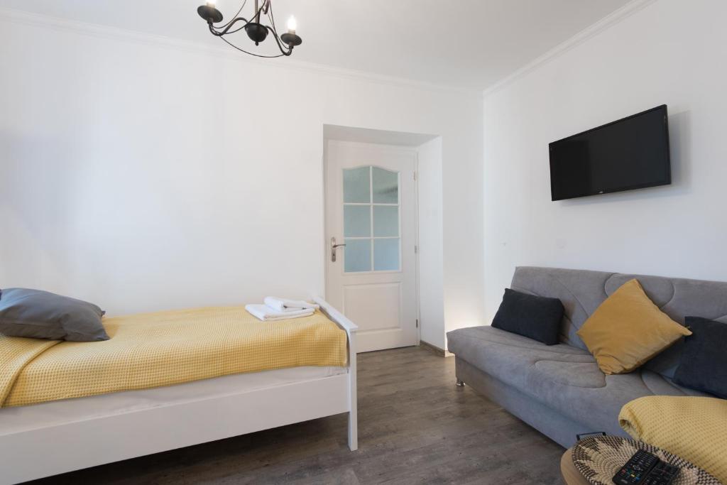 TV a/nebo společenská místnost v ubytování Hotel Pošta