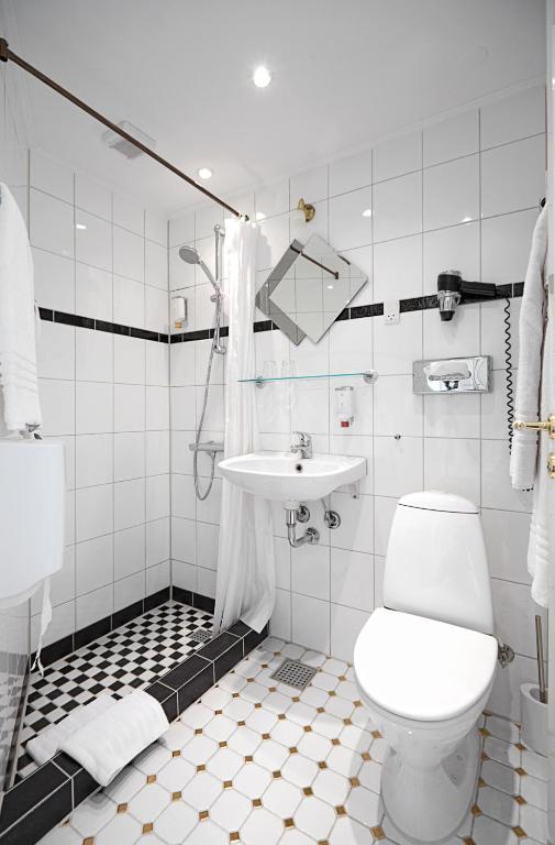 Koupelna v ubytování Hotel Fjordkroen