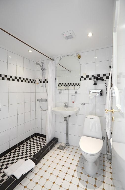Koupelna v ubytování Hotel Fjordkroen