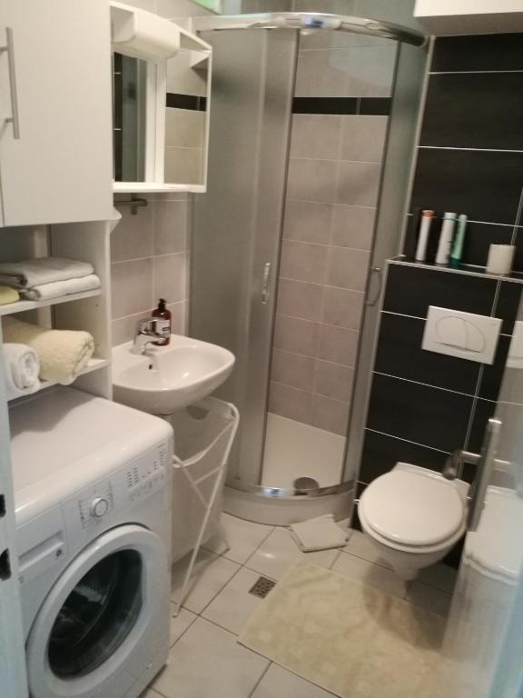 Kúpeľňa v ubytovaní Apartment K&A- near Dom sportova